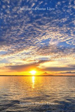 パンケ沼と利尻島の夕日