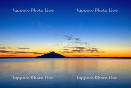 パンケ沼と利尻島の夕景