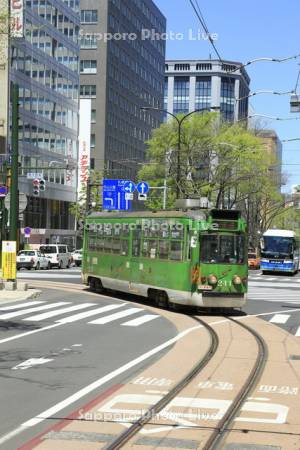 スクランブル交差点の札幌市電　2016年（H28）