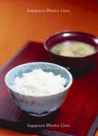 ごはんと味噌汁