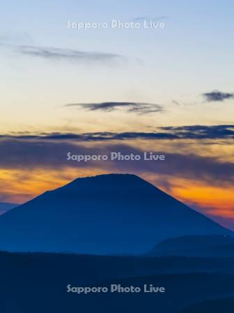 夕焼けの羊蹄山