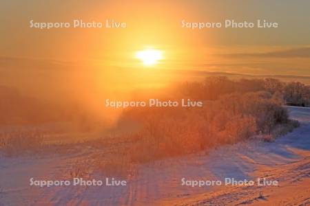 日の出と釧路川