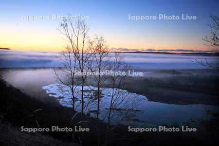 朝霧の塘路湖とサルルン沼