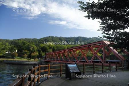 支笏湖と山線鉄橋