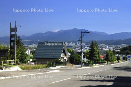 北の峰より十勝岳連峰