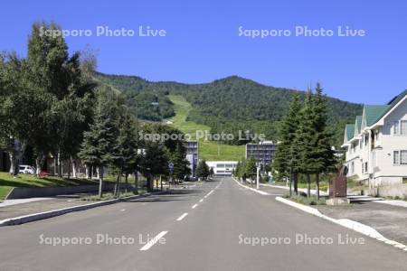 北の峰通と富良野スキー場