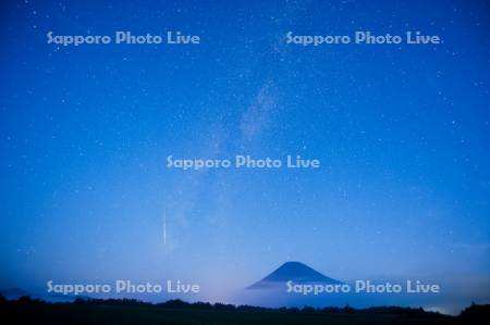 天の川と流れ星