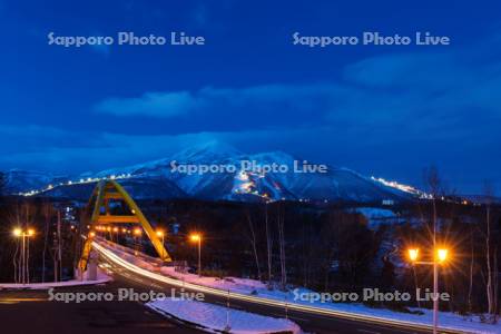 ニセコ大橋とスキー場