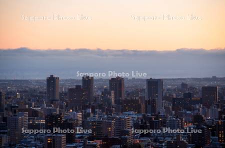 日の出前の札幌市街展望