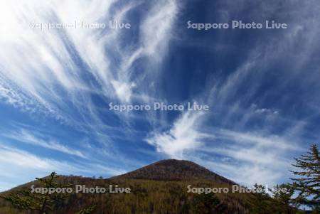 西ヌプカウシ山と雲