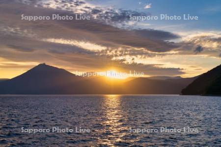 夕陽と支笏湖