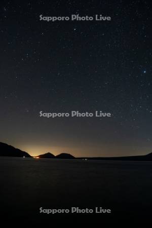 支笏湖と星空
