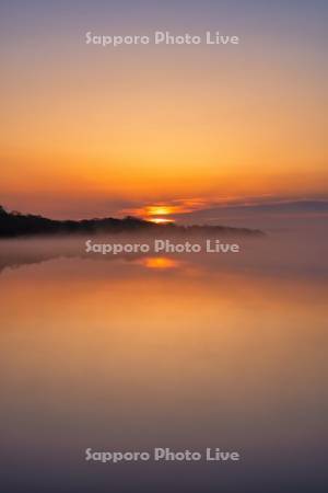 日の出とウトナイ湖