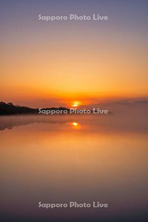 日の出とウトナイ湖