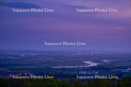 十勝が丘展望台より十勝川夕景