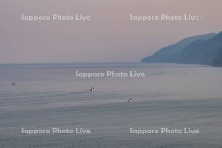 日本海の朝の漁船