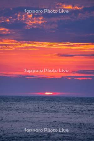 雄冬岬より日本海の夕日