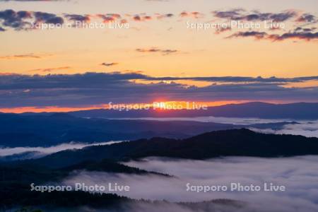 かもい岳国際スキー場より雲海と日の出