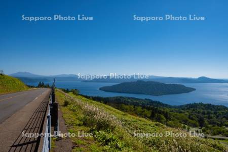 国道243号線と屈斜路湖