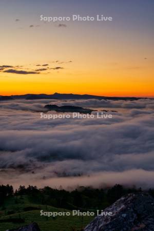 屈斜路湖の雲海と朝焼け