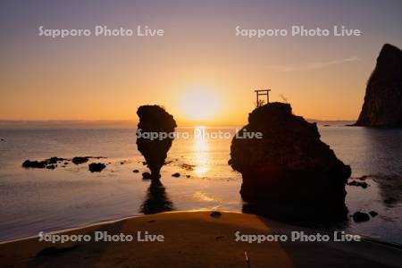 えびす岩と大黒岩と日の出