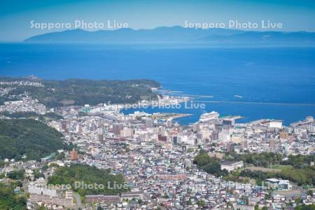 天狗山より市街展望　増毛連山