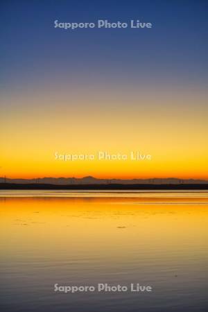 ウトナイ湖の夜明け