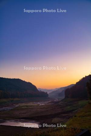 日新ダムの夜明け