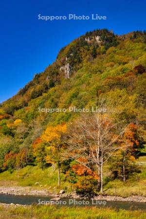 層雲峡園地と石狩川