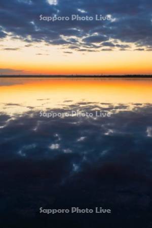 ウトナイ湖の朝焼け