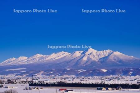 十勝岳連峰と富良野市街