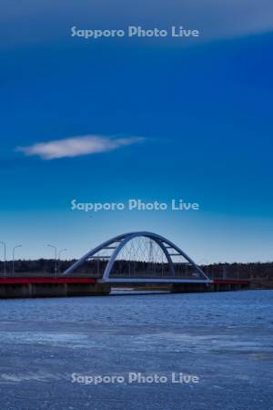 温根沼大橋と根室湾
