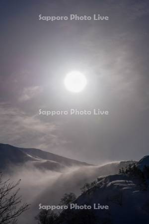 太陽と十勝岳温泉郷
