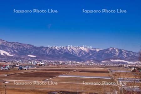 ハートヒルパークより富良野スキー場と田園