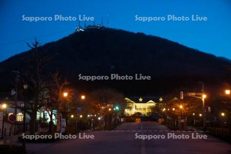 旧函館区公会堂と函館山夜景