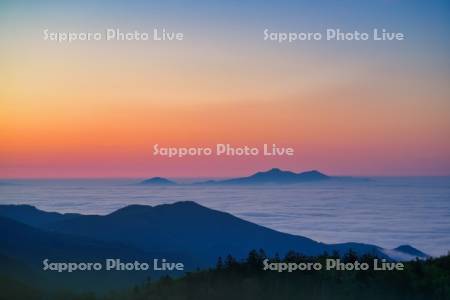 知床峠より国後島