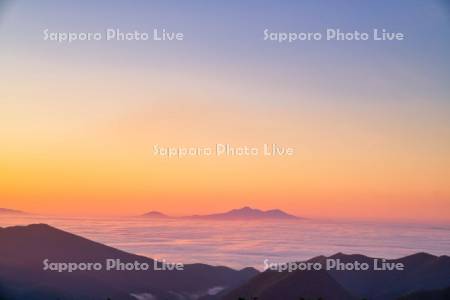知床峠より国後島