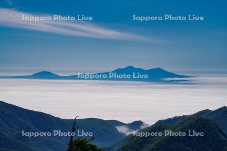 知床峠より国後島