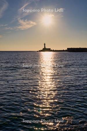 厚田港西防波堤灯台と夕日