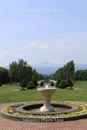 前田森林公園　サンクガーデンと手稲山