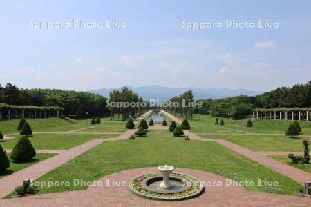 前田森林公園　サンクガーデンと手稲山