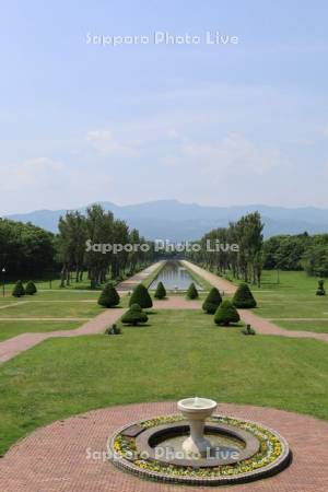 前田森林公園　サンクガーデンと手稲山