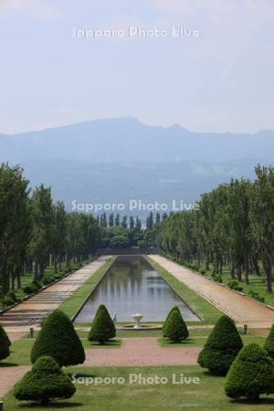 前田森林公園　サンクガーデンと手稲山