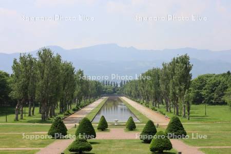 前田森林公園　サンクガーデンと手稲山