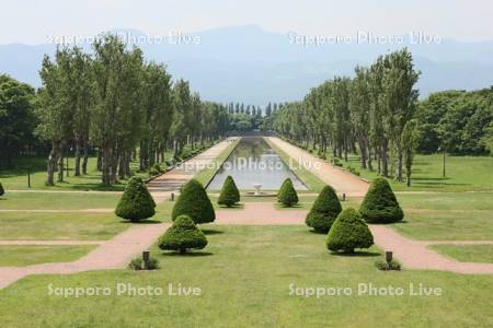 前田森林公園　サンクガーデンと手稲山