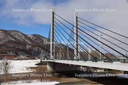 ミュンヘン大橋と藻岩山