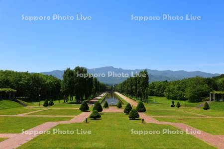 前田森林公園　サンクガーデンと手稲山