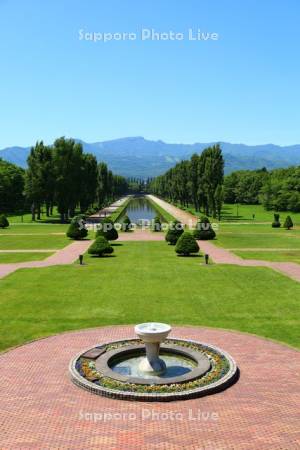 前田森林公園　サンクガーデンと手稲山