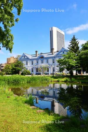 中島公園　豊平館と菖蒲池