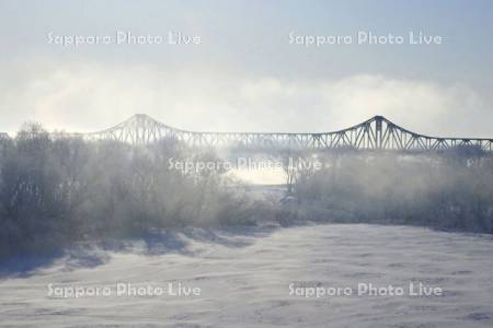 茂岩橋と十勝川　川霧